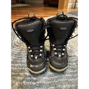 Youth Core Snowboard Boots Size 4